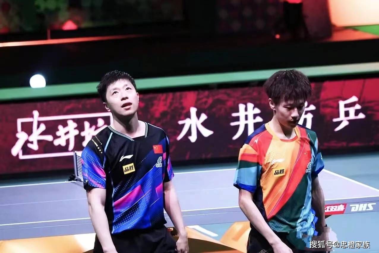 局长见他说不出话来，便继续补充道：李，现在摆在你面前的只有两种选择，第一个，是你主动申请提前退休，这件案子虽然会让你损失一些颜面，但最起码不会让你身败名裂，无非就是一个污点而已，你们华夏老祖宗不是常说吗，人非圣贤、孰能无过，有这么一个污点，对你来说不会有太大影响。